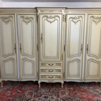 STUNNING FRENCH ROCOCO STYLE FIVE DOOR CARVED ARMOIRE/WARDROBE