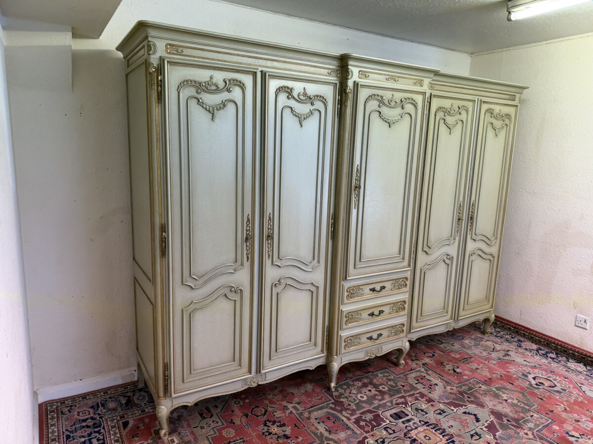 STUNNING FRENCH ROCOCO STYLE FIVE DOOR CARVED ARMOIRE/WARDROBE - Image 2