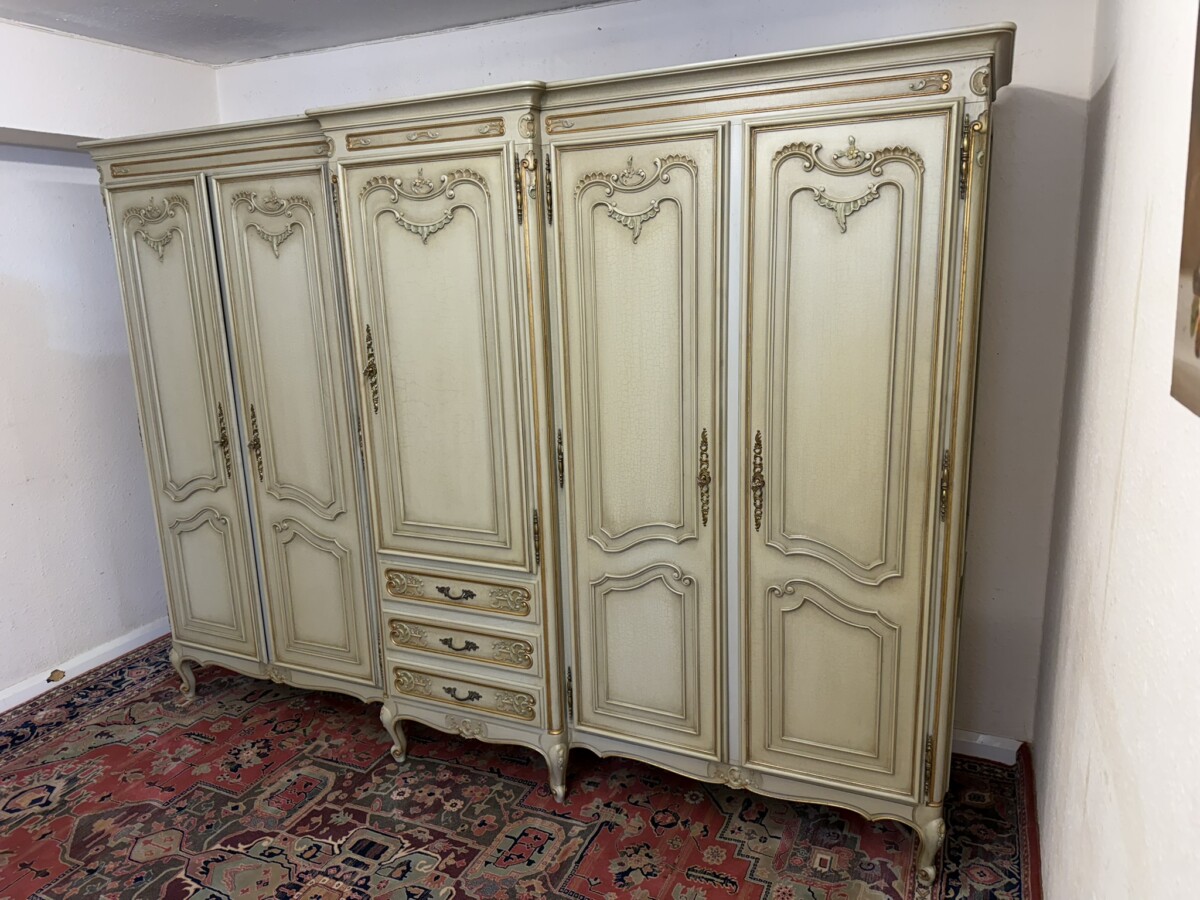 STUNNING FRENCH ROCOCO STYLE FIVE DOOR CARVED ARMOIRE/WARDROBE - Image 3