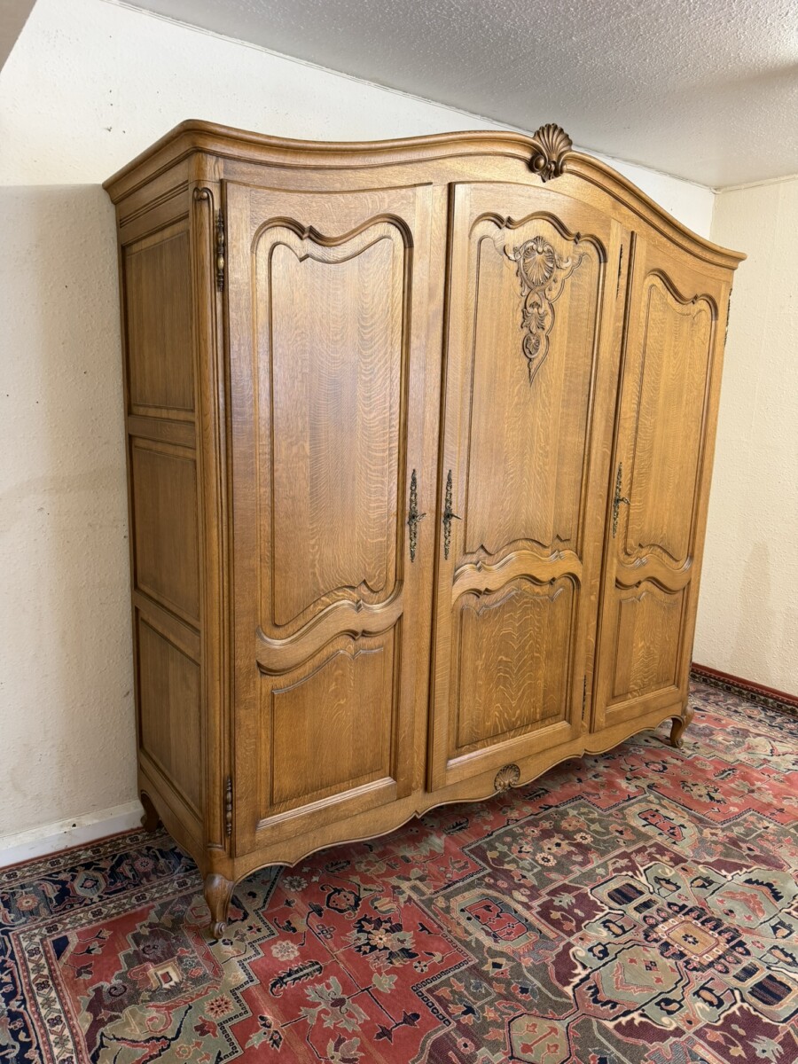 QUALITY FRENCH OAK THREE DOOR ARMOIRE/WARDROBE CIRCA 1950 - Image 2