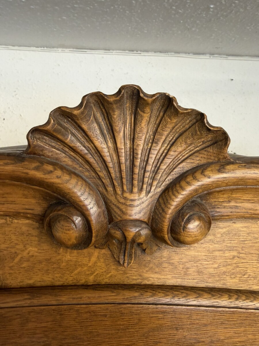 QUALITY FRENCH OAK THREE DOOR ARMOIRE/WARDROBE CIRCA 1950 - Image 4