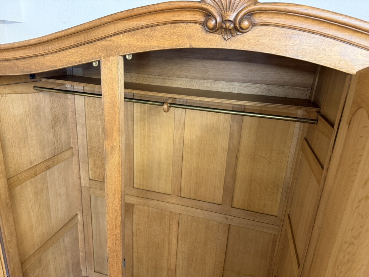 QUALITY FRENCH OAK THREE DOOR ARMOIRE/WARDROBE CIRCA 1950 - Image 7
