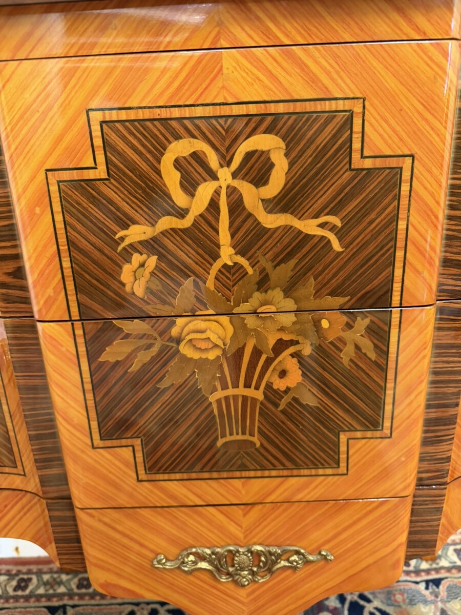 FRENCH NEAT SIZE KINGWOOD MARBLE TOP COMMODE/CHEST OF DRAWERS CIRCA 1950 - Image 4