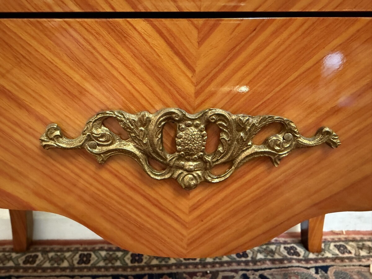 FRENCH NEAT SIZE KINGWOOD MARBLE TOP COMMODE/CHEST OF DRAWERS CIRCA 1950 - Image 5
