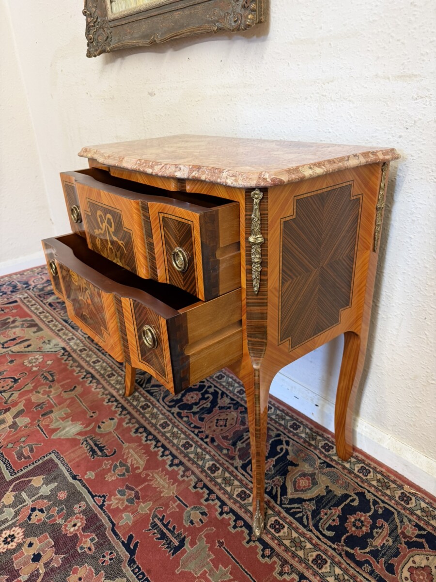 FRENCH NEAT SIZE KINGWOOD MARBLE TOP COMMODE/CHEST OF DRAWERS CIRCA 1950 - Image 8