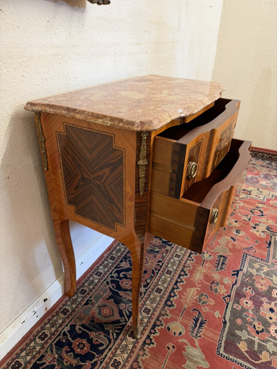 FRENCH NEAT SIZE KINGWOOD MARBLE TOP COMMODE/CHEST OF DRAWERS CIRCA 1950 - Image 9