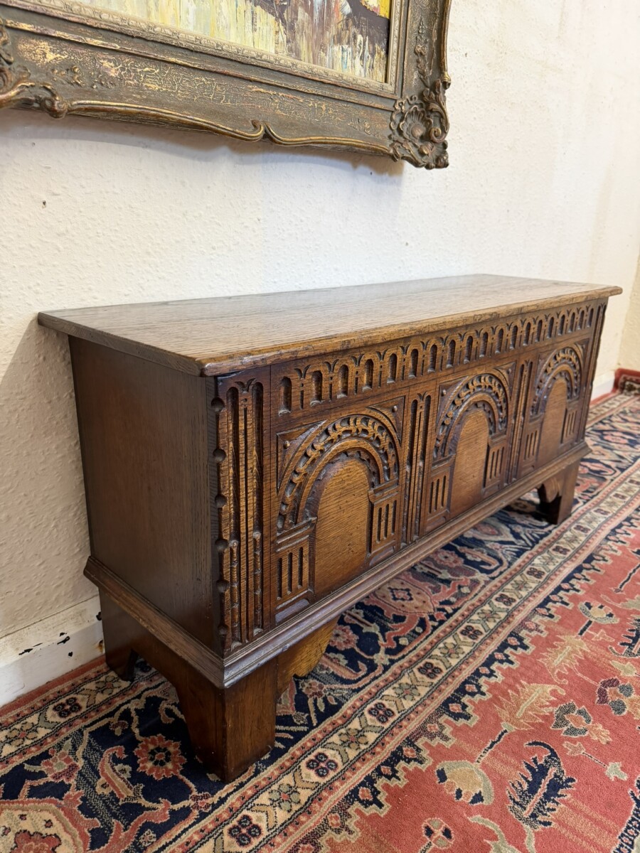 TITCHMARSH AND GOODWIN CARVED OAK COFFER/STORAGE CHEST - Image 3