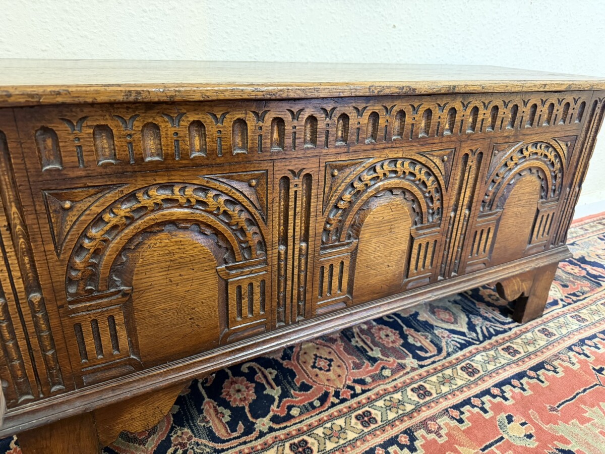 TITCHMARSH AND GOODWIN CARVED OAK COFFER/STORAGE CHEST - Image 4
