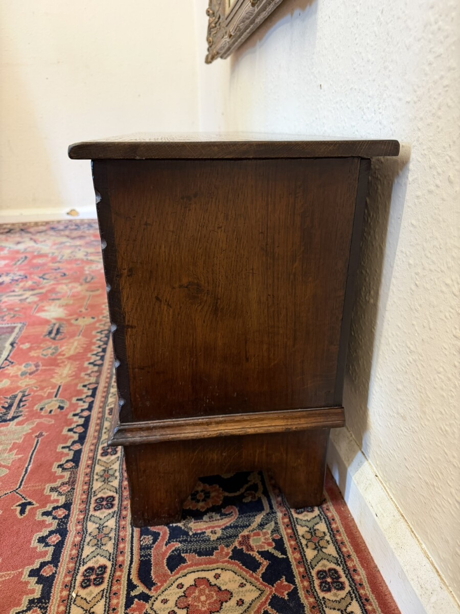 TITCHMARSH AND GOODWIN CARVED OAK COFFER/STORAGE CHEST - Image 5