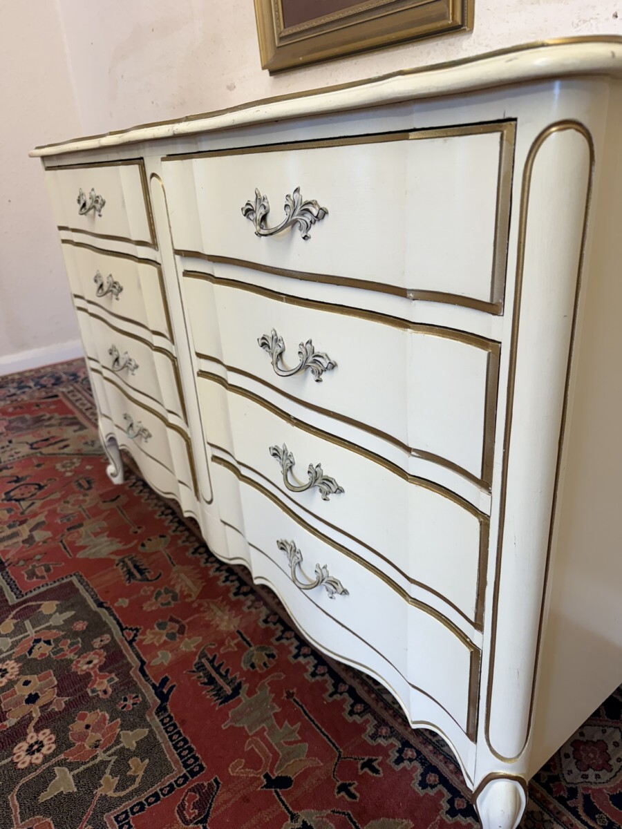 FRENCH SHAPED CHEST OF EIGHT DRAWERS CIRCA 1950 - Image 5