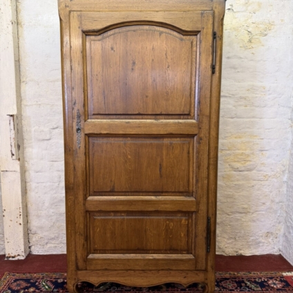ANTIQUE FRENCH OAK ARMOIRE/WARDROBE/CUPBOARD CIRCA 1920
