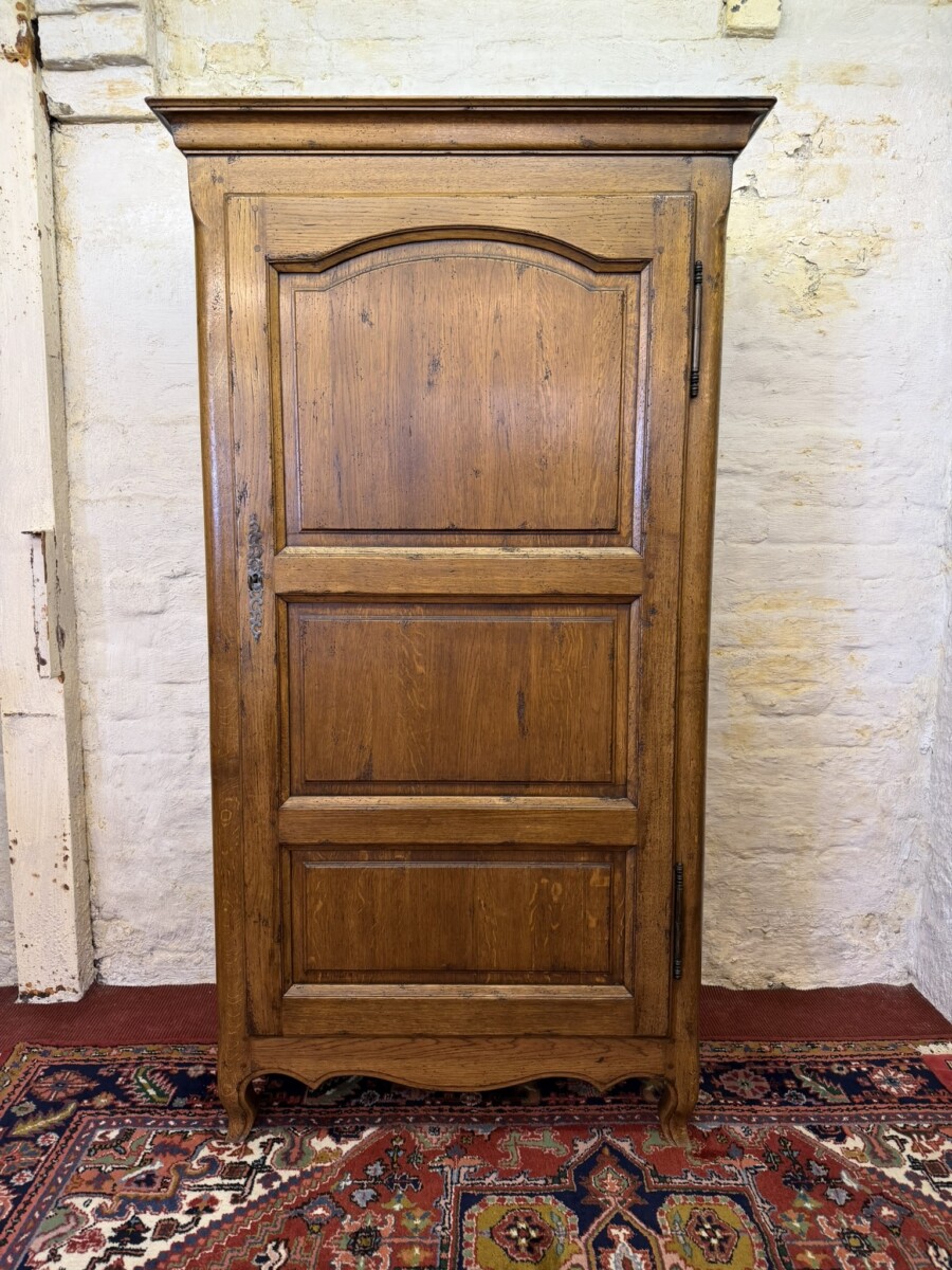 ANTIQUE FRENCH OAK ARMOIRE/WARDROBE/CUPBOARD CIRCA 1920