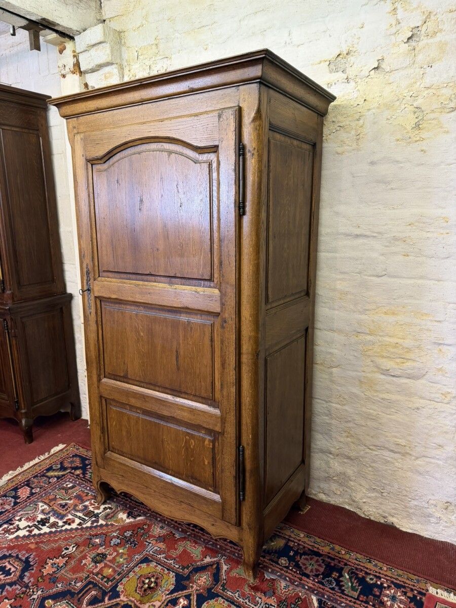 ANTIQUE FRENCH OAK ARMOIRE/WARDROBE/CUPBOARD CIRCA 1920 - Image 2