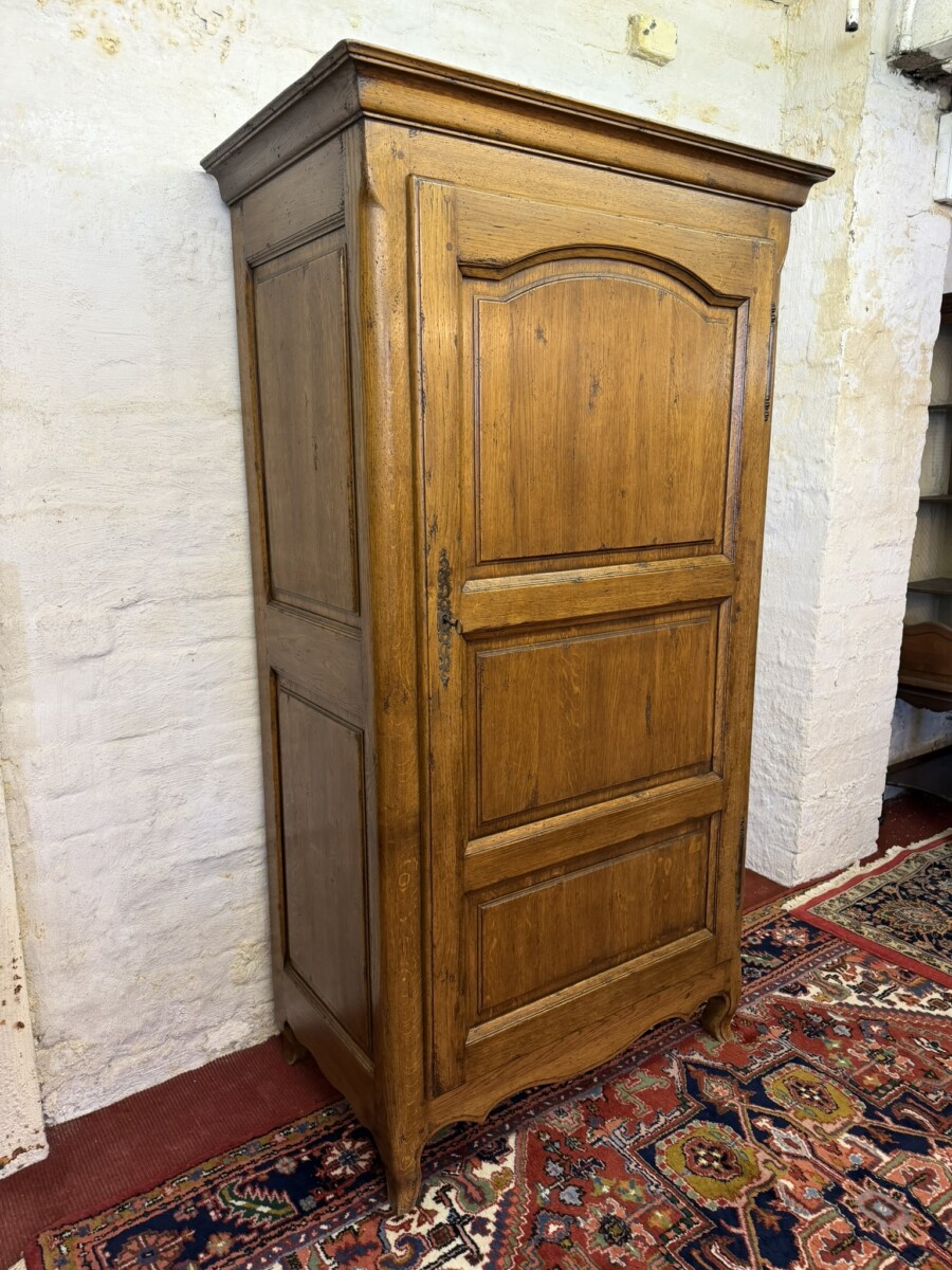 ANTIQUE FRENCH OAK ARMOIRE/WARDROBE/CUPBOARD CIRCA 1920 - Image 3