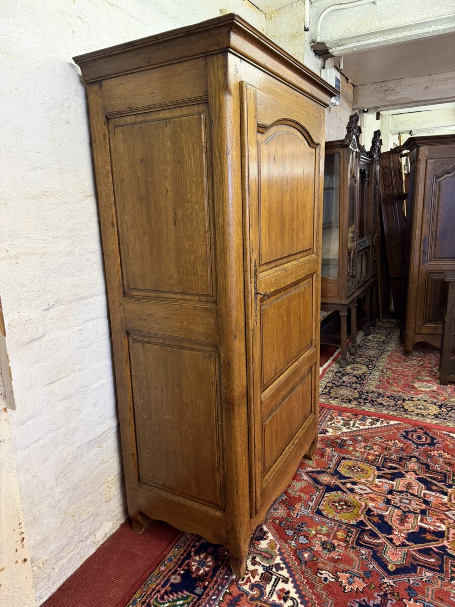 ANTIQUE FRENCH OAK ARMOIRE/WARDROBE/CUPBOARD CIRCA 1920 - Image 5