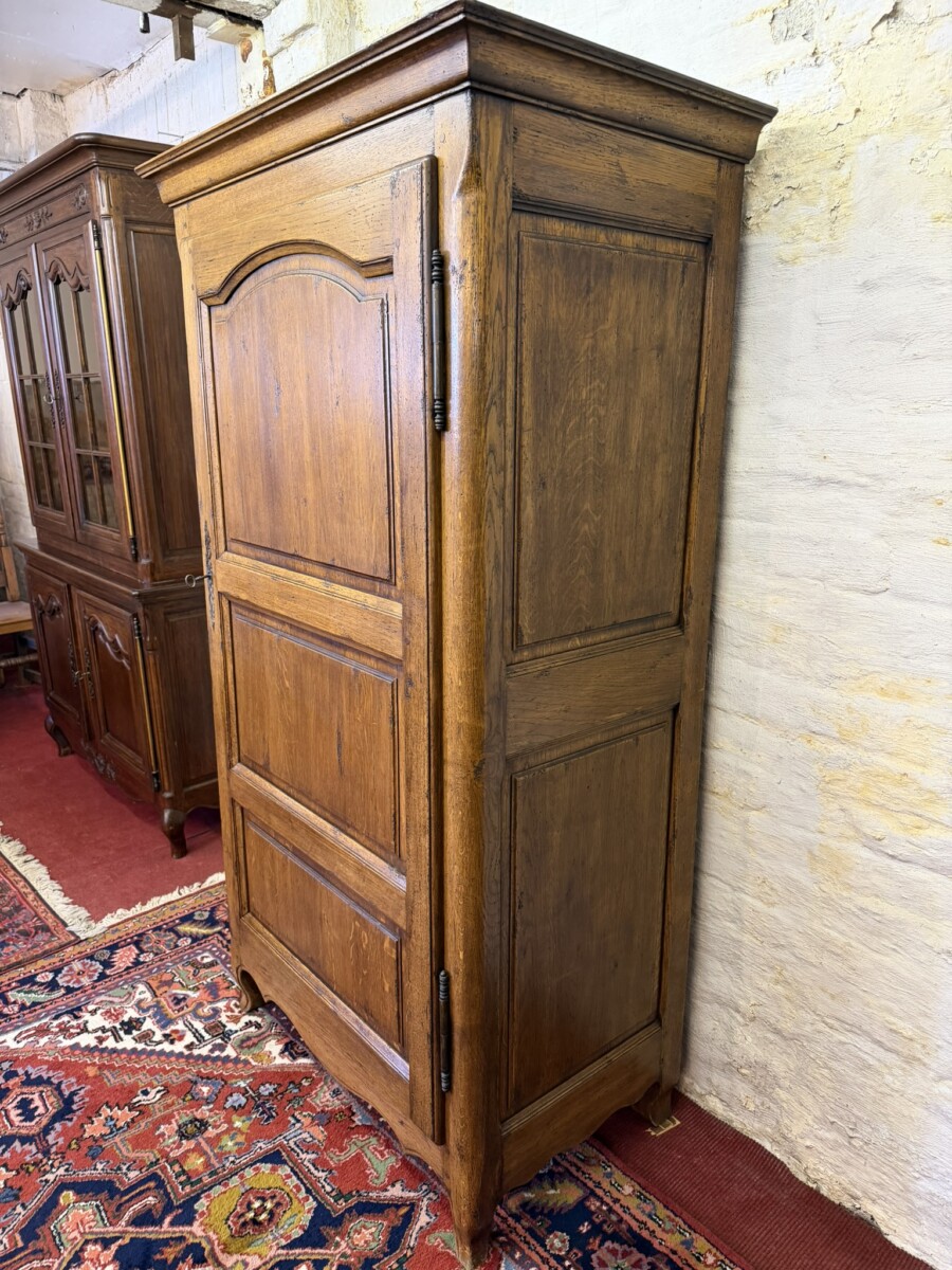 ANTIQUE FRENCH OAK ARMOIRE/WARDROBE/CUPBOARD CIRCA 1920 - Image 6