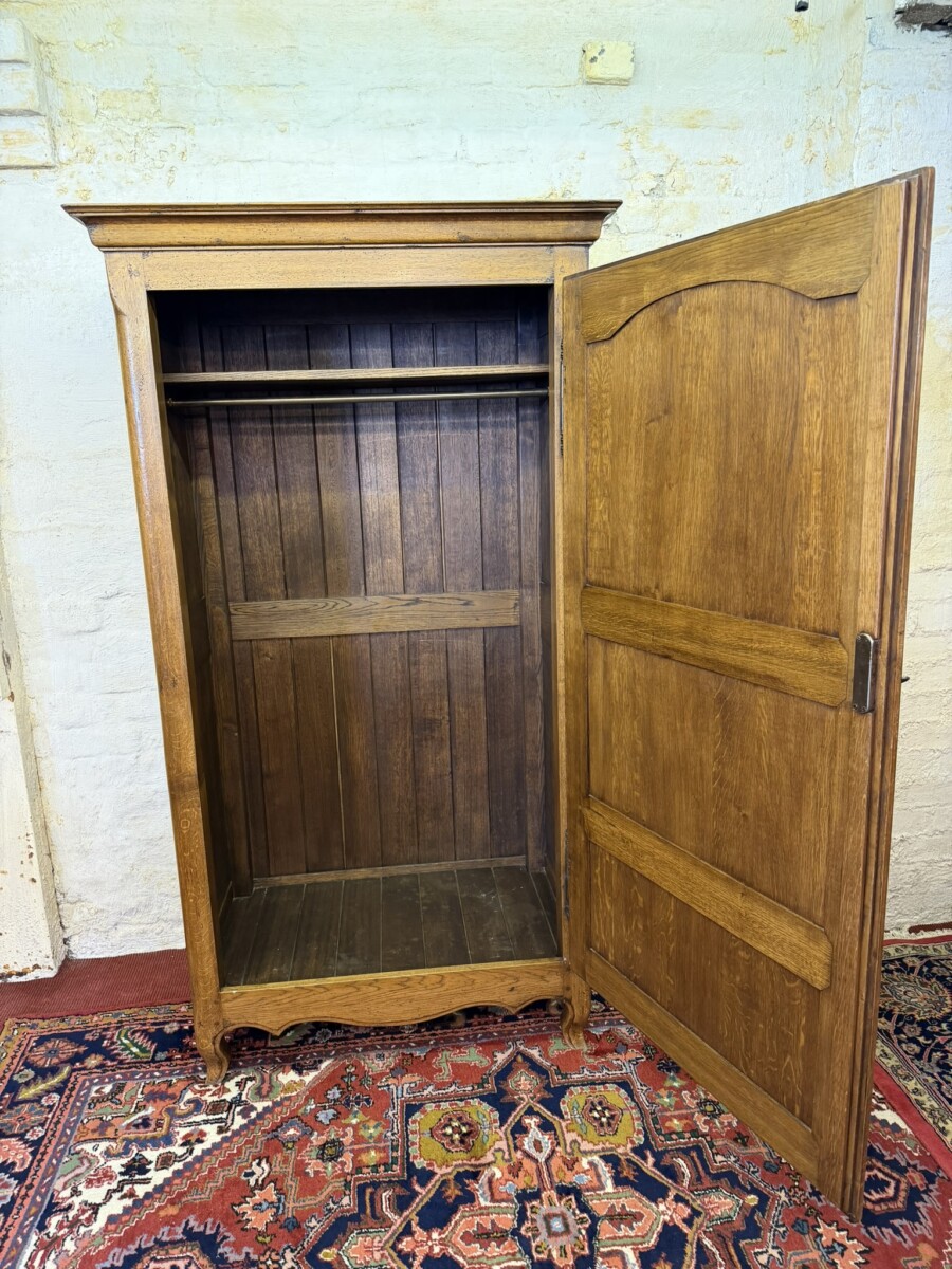 ANTIQUE FRENCH OAK ARMOIRE/WARDROBE/CUPBOARD CIRCA 1920 - Image 7