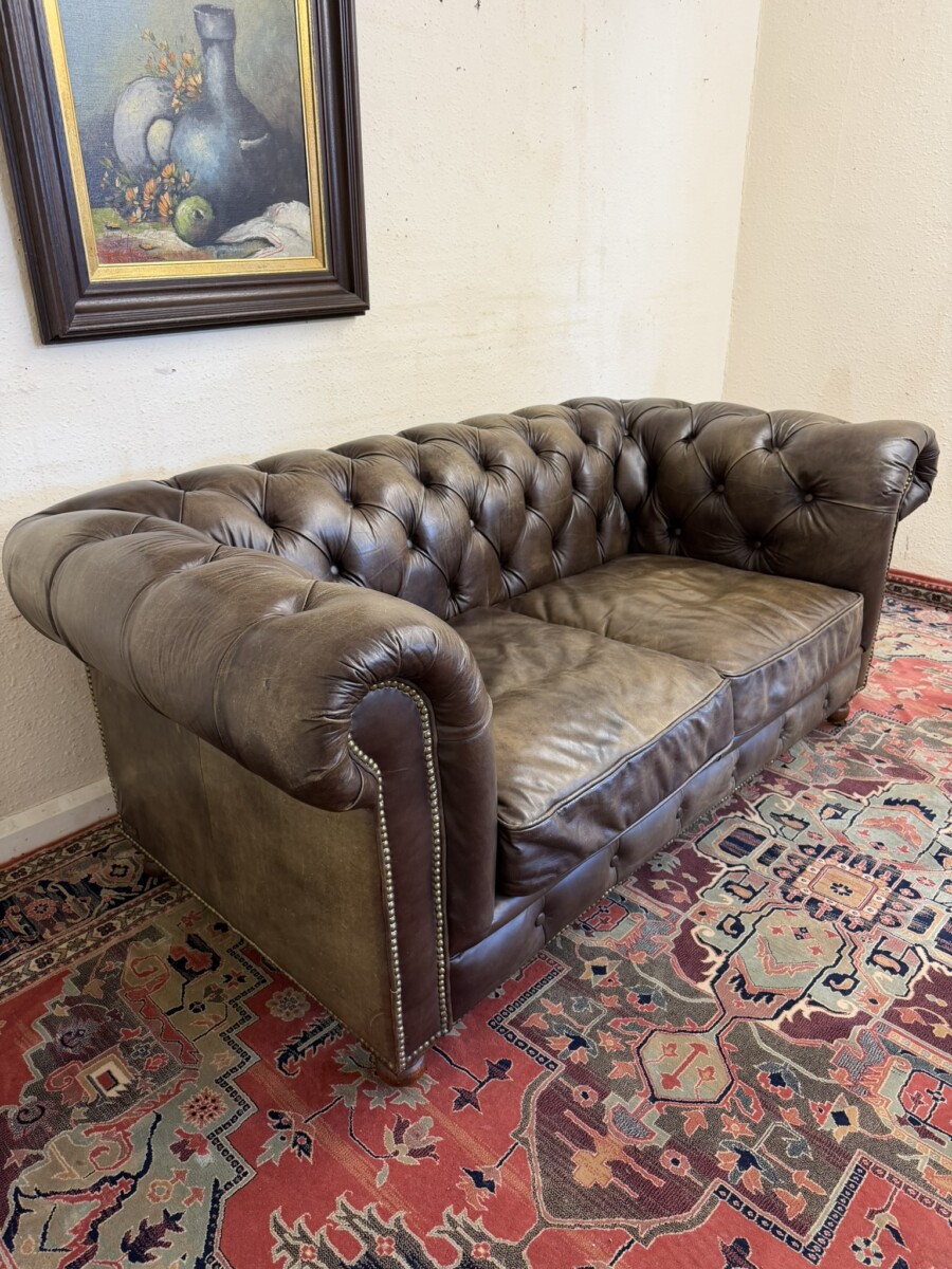 ANTIQUE BROWN LEATHER CHESTERFIELD TWO SEATER SOFA BY HALO - Image 3