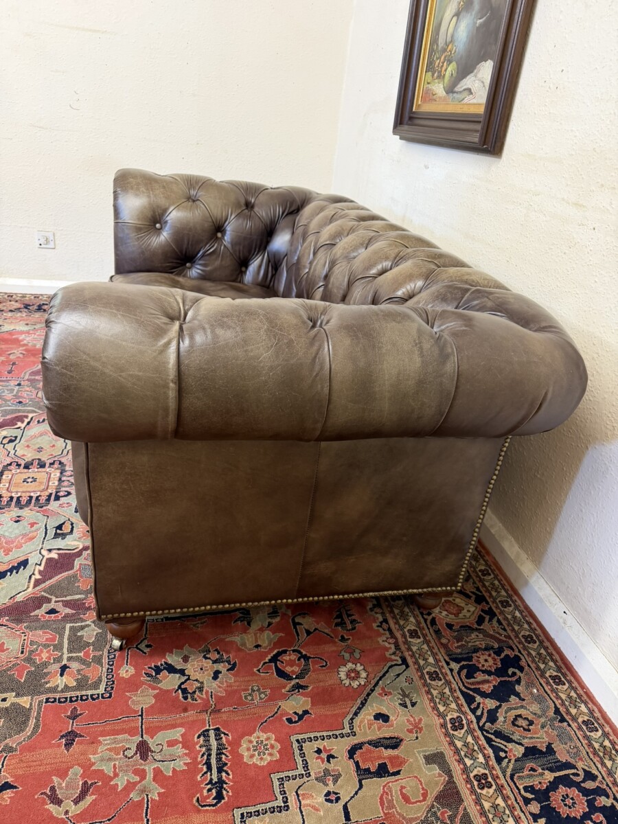 ANTIQUE BROWN LEATHER CHESTERFIELD TWO SEATER SOFA BY HALO - Image 6