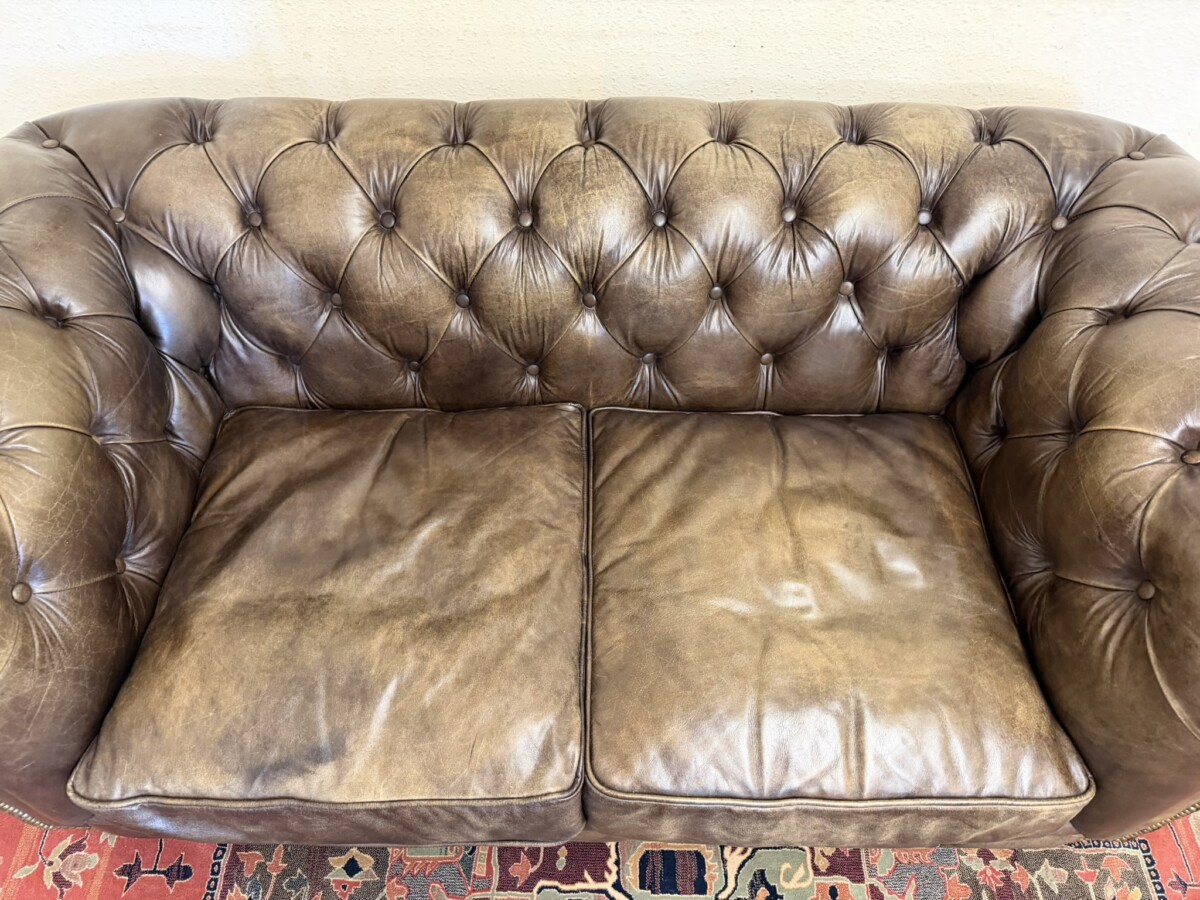 ANTIQUE BROWN LEATHER CHESTERFIELD TWO SEATER SOFA BY HALO - Image 10