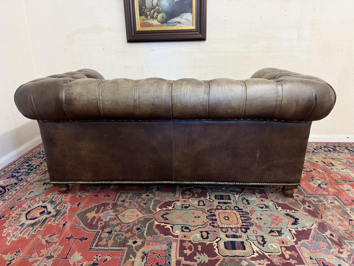 ANTIQUE BROWN LEATHER CHESTERFIELD TWO SEATER SOFA BY HALO - Image 13
