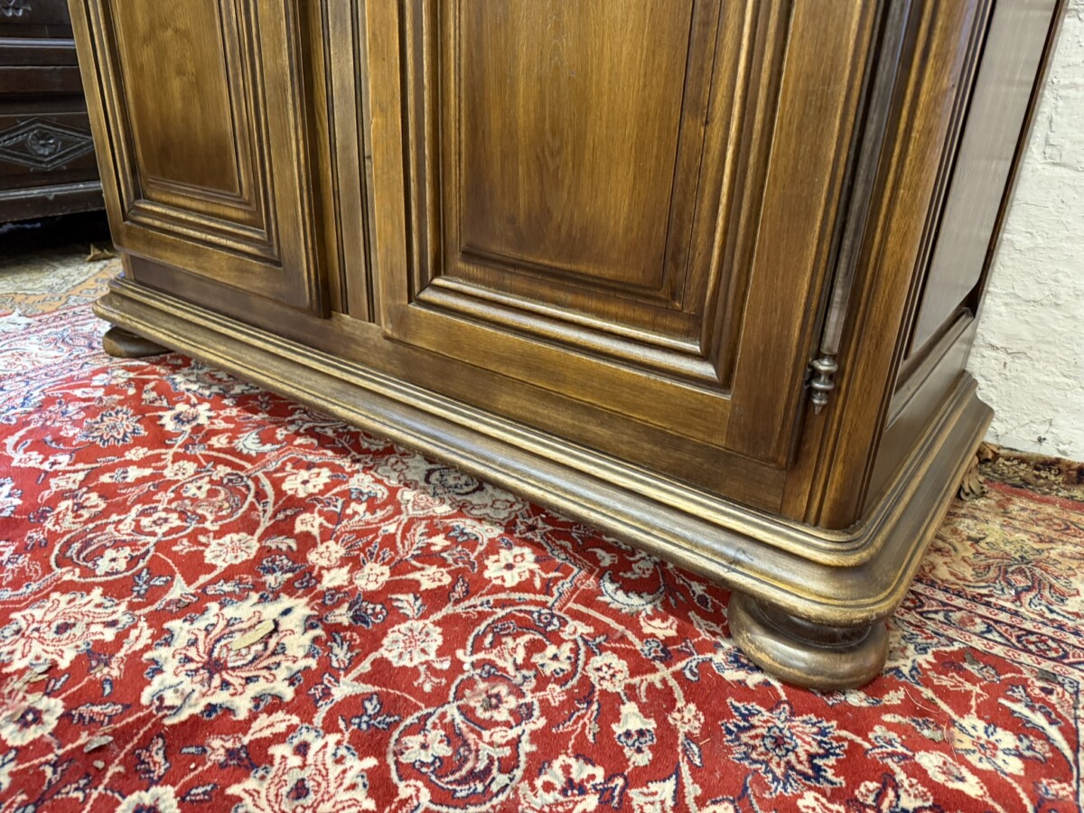 QUALITY OAK DOME TOP CUPBOARD/ARMOIRE/WARDROBE - Image 7