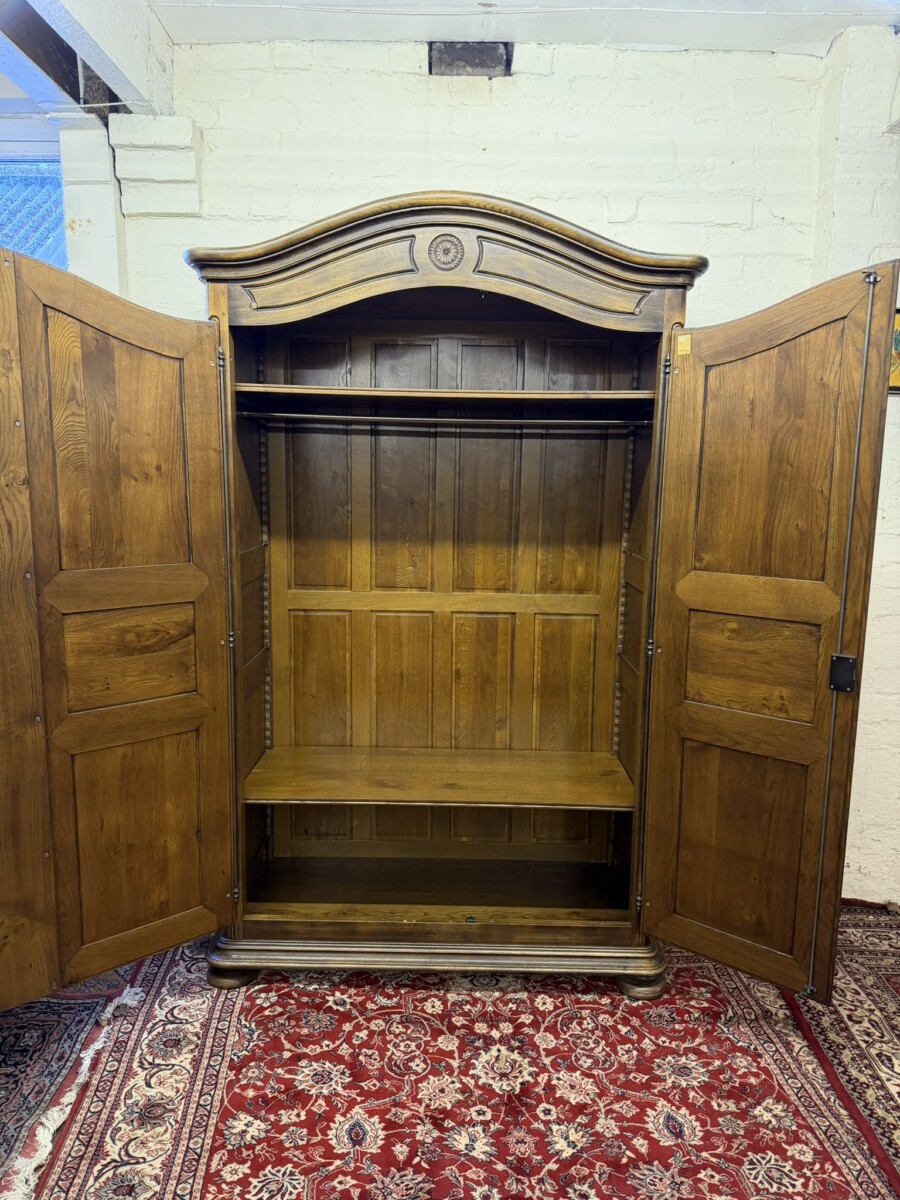 QUALITY OAK DOME TOP CUPBOARD/ARMOIRE/WARDROBE - Image 8