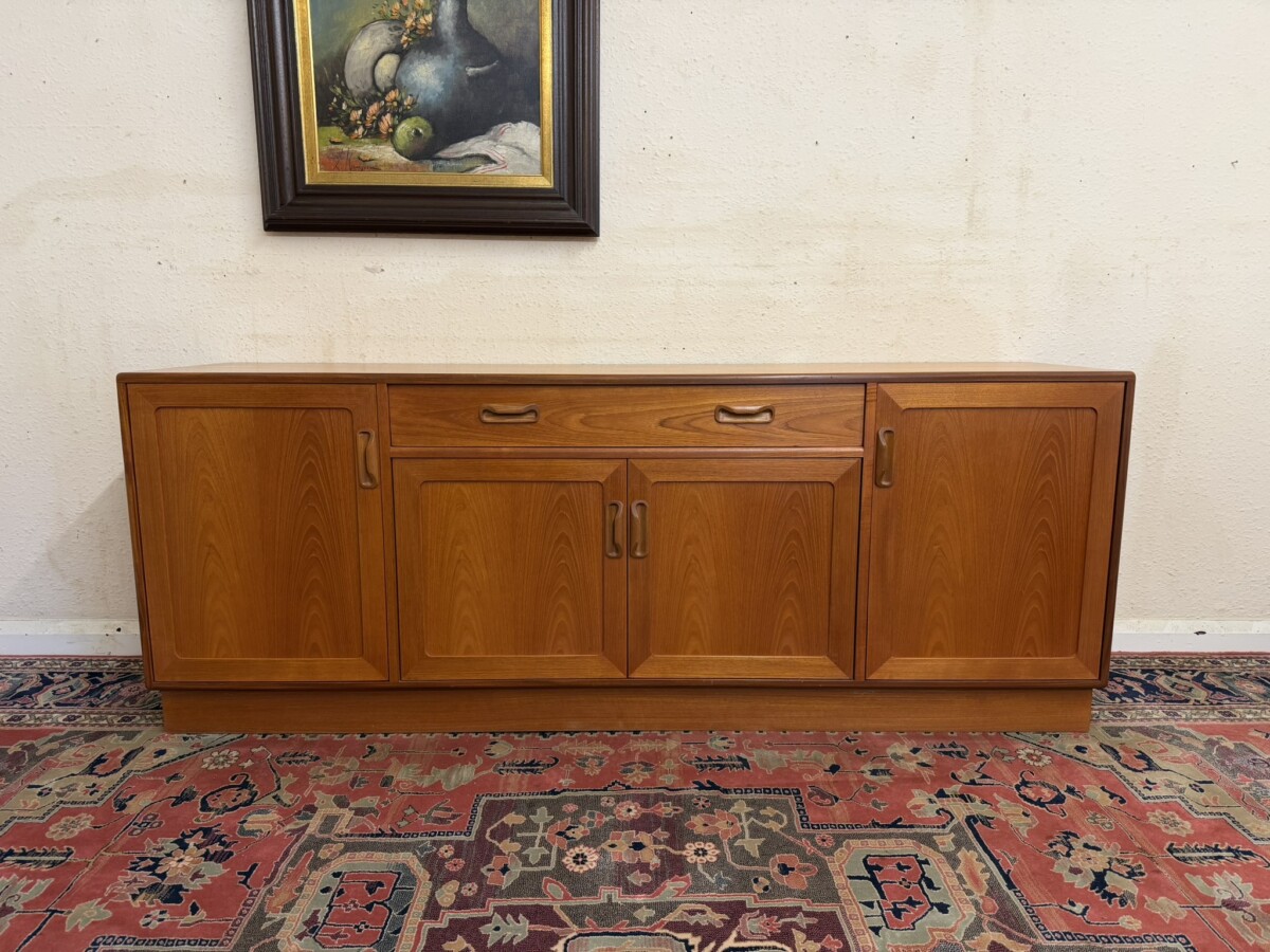 STYLISH MID CENTURY MODERN TEAK GPLAN SIDEBOARD