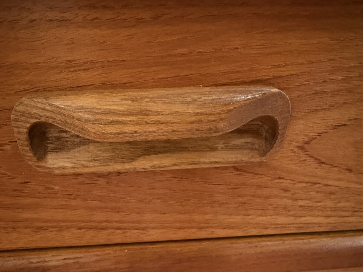 STYLISH MID CENTURY MODERN TEAK GPLAN SIDEBOARD - Image 5