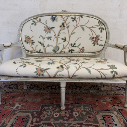 ANTIQUE FRENCH PAINTED CHELSEA TEXTILE FABRIC SOFA CIRCA 1930