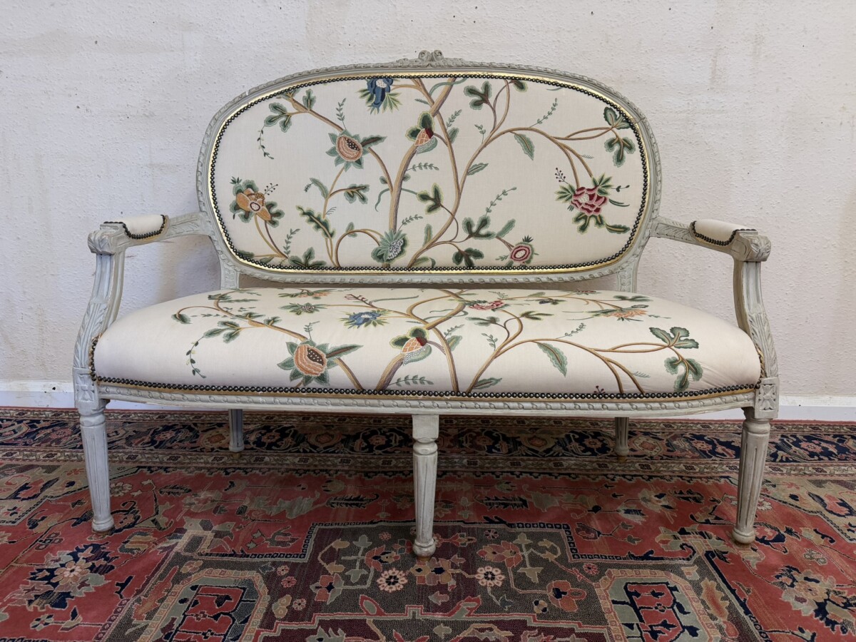 ANTIQUE FRENCH PAINTED CHELSEA TEXTILE FABRIC SOFA CIRCA 1930