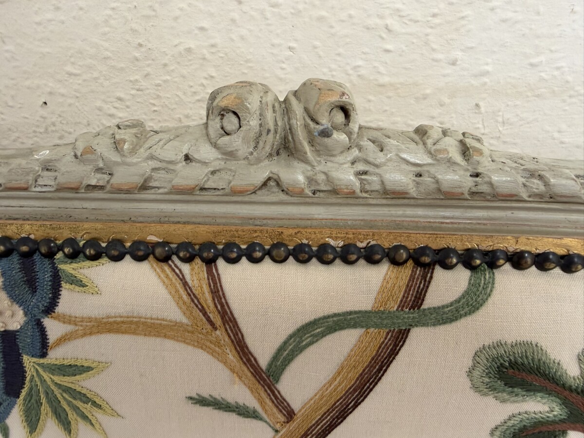 ANTIQUE FRENCH PAINTED CHELSEA TEXTILE FABRIC SOFA CIRCA 1930 - Image 5