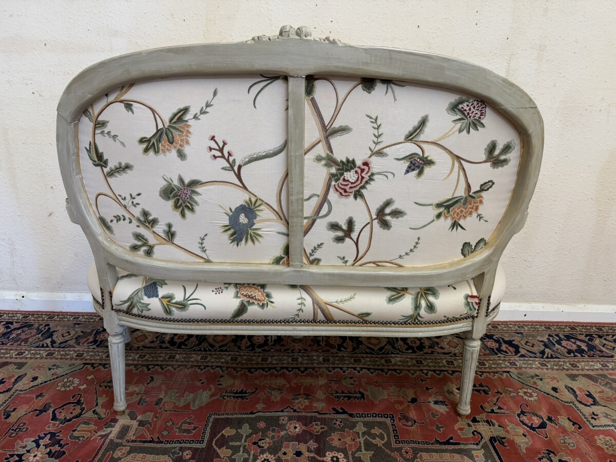 ANTIQUE FRENCH PAINTED CHELSEA TEXTILE FABRIC SOFA CIRCA 1930 - Image 14