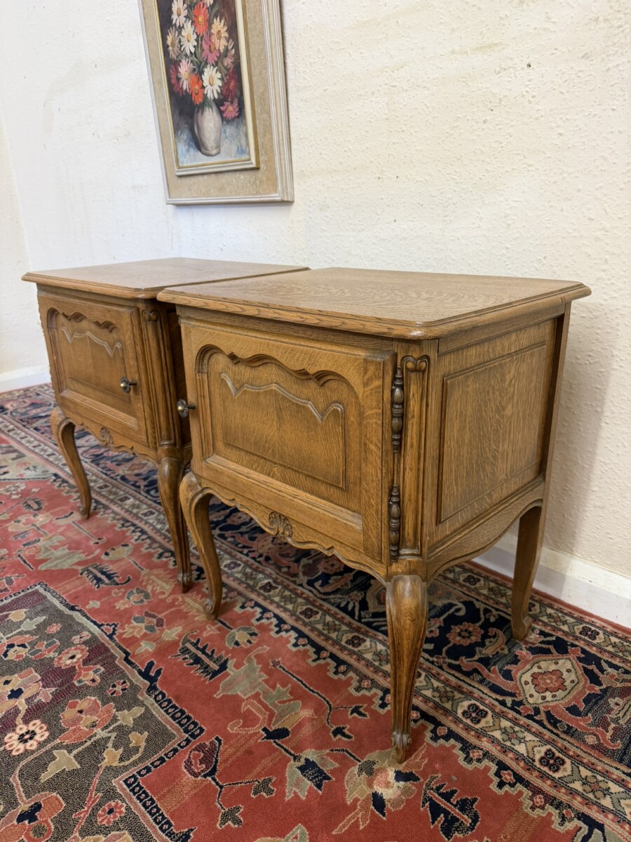 FABULOUS PAIR OF FRENCH OAK BEDSIDE CABINETS CIRCA 1950 - Image 2