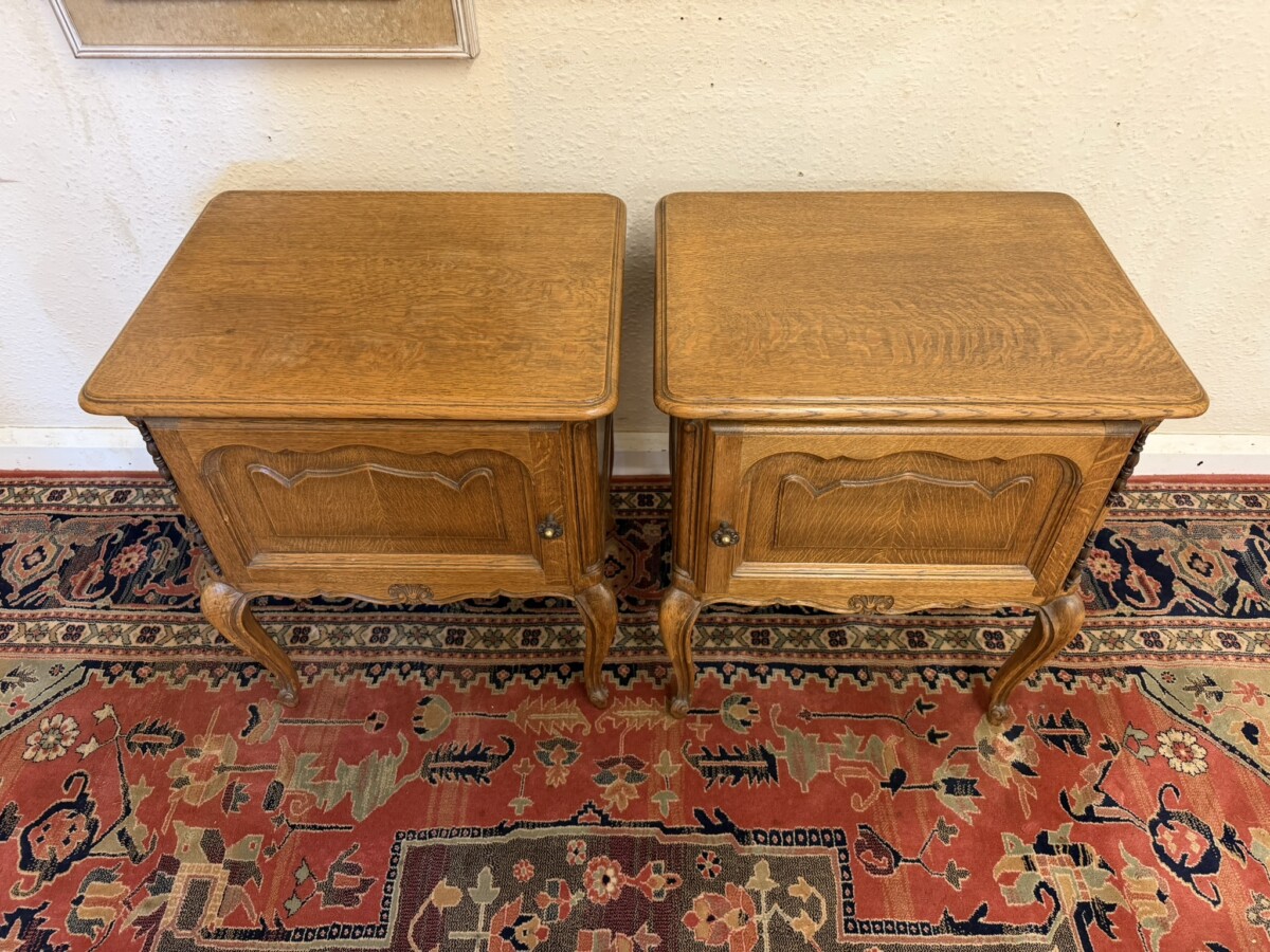 FABULOUS PAIR OF FRENCH OAK BEDSIDE CABINETS CIRCA 1950 - Image 5