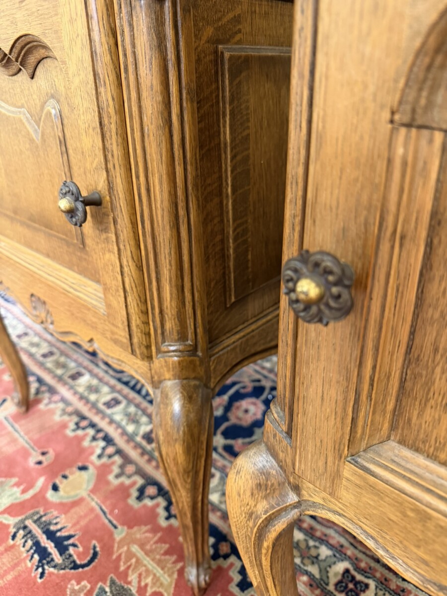 FABULOUS PAIR OF FRENCH OAK BEDSIDE CABINETS CIRCA 1950 - Image 6