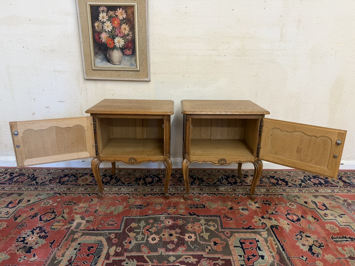 FABULOUS PAIR OF FRENCH OAK BEDSIDE CABINETS CIRCA 1950 - Image 9