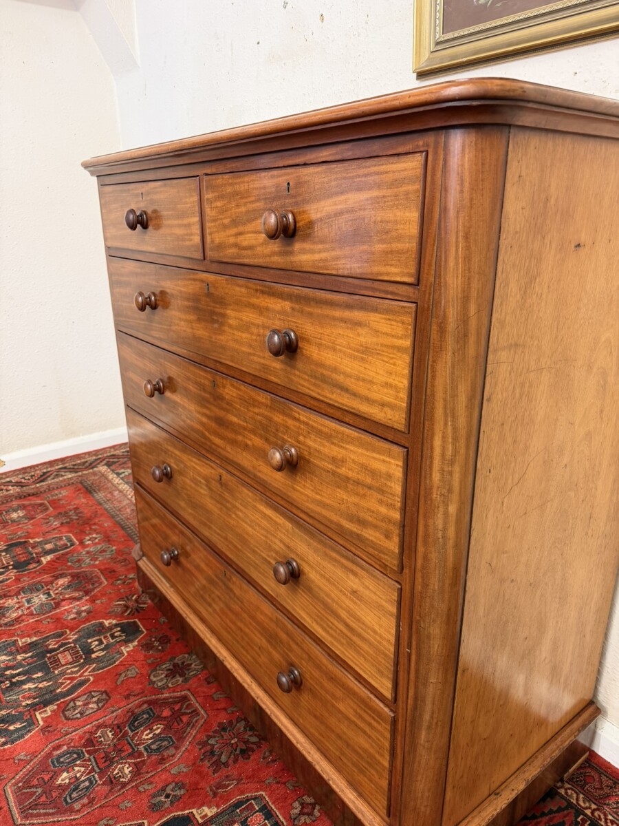 QUALITY ANTIQUE VICTORIAN MAHOGANY CHEST OF DRAWERS CIRCA 1850 - Image 4