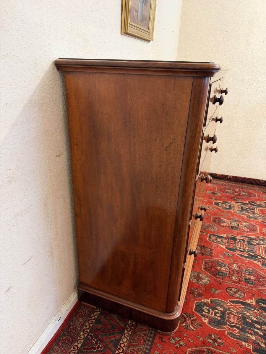 QUALITY ANTIQUE VICTORIAN MAHOGANY CHEST OF DRAWERS CIRCA 1850 - Image 7