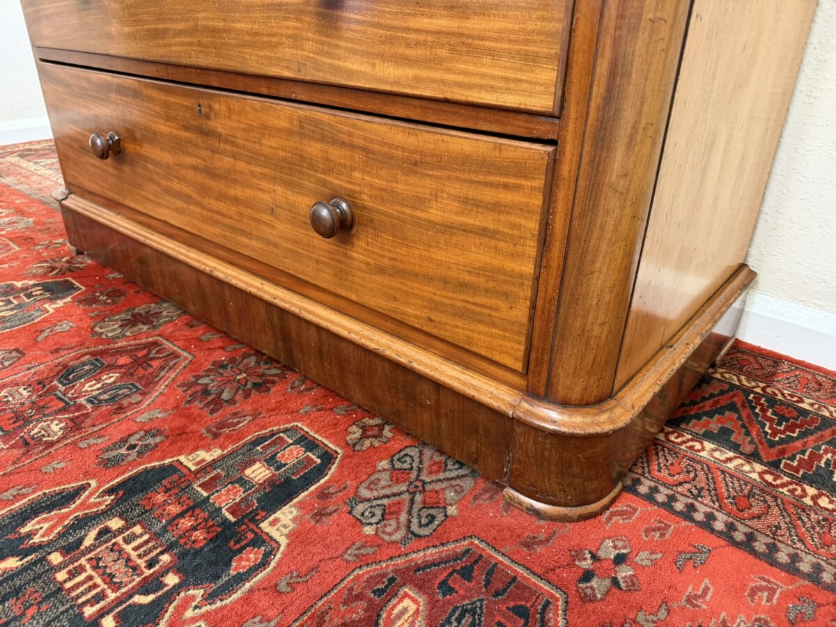 QUALITY ANTIQUE VICTORIAN MAHOGANY CHEST OF DRAWERS CIRCA 1850 - Image 9