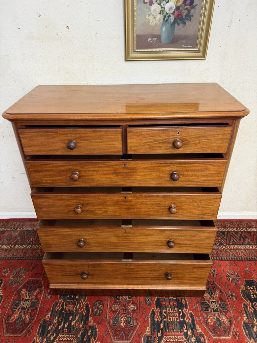 QUALITY ANTIQUE VICTORIAN MAHOGANY CHEST OF DRAWERS CIRCA 1850 - Image 10