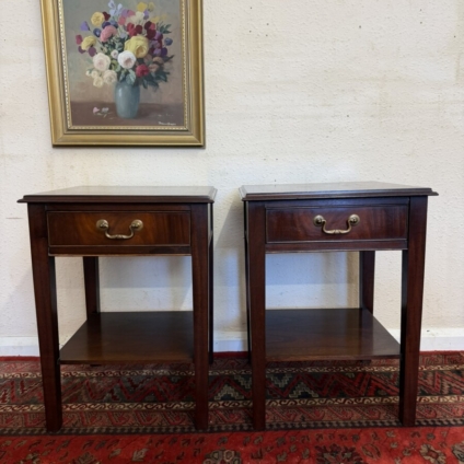 PAIR OF MAHOGANY ACCENT TABLES/ LAMP TABLES