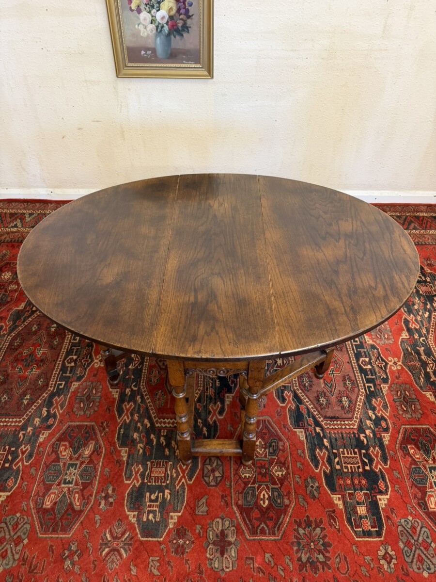 NEAT SIZED CARVED OAK GATE LEG TABLE - Image 2