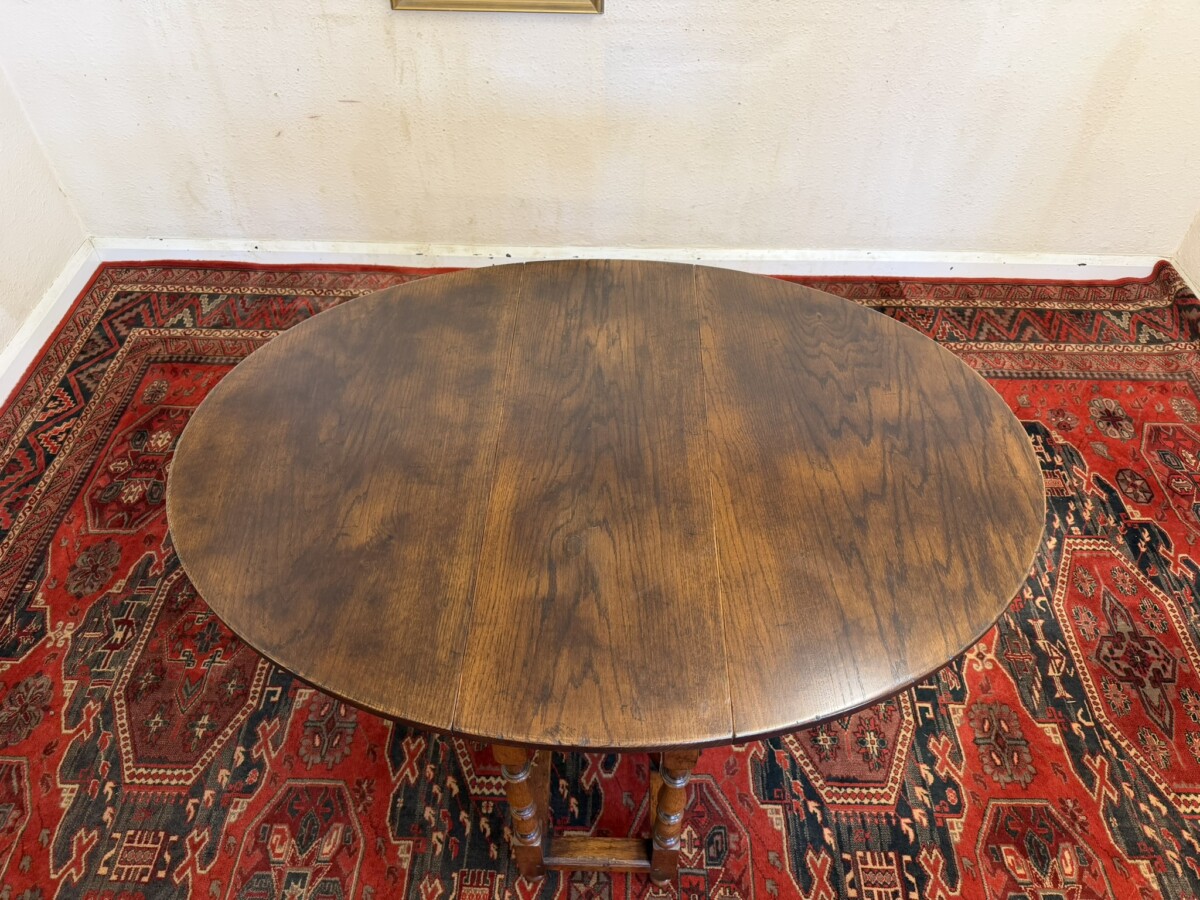 NEAT SIZED CARVED OAK GATE LEG TABLE - Image 3