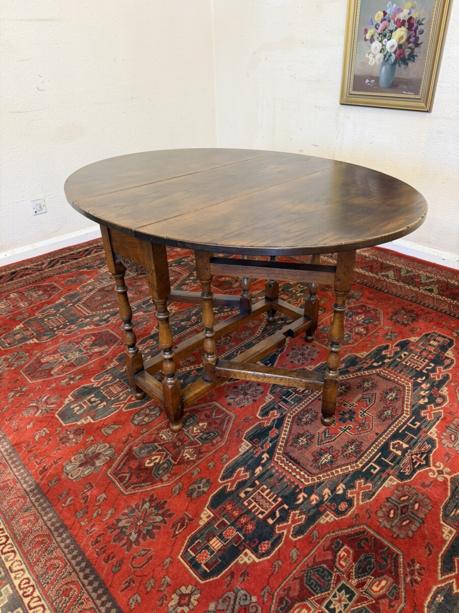 NEAT SIZED CARVED OAK GATE LEG TABLE - Image 5