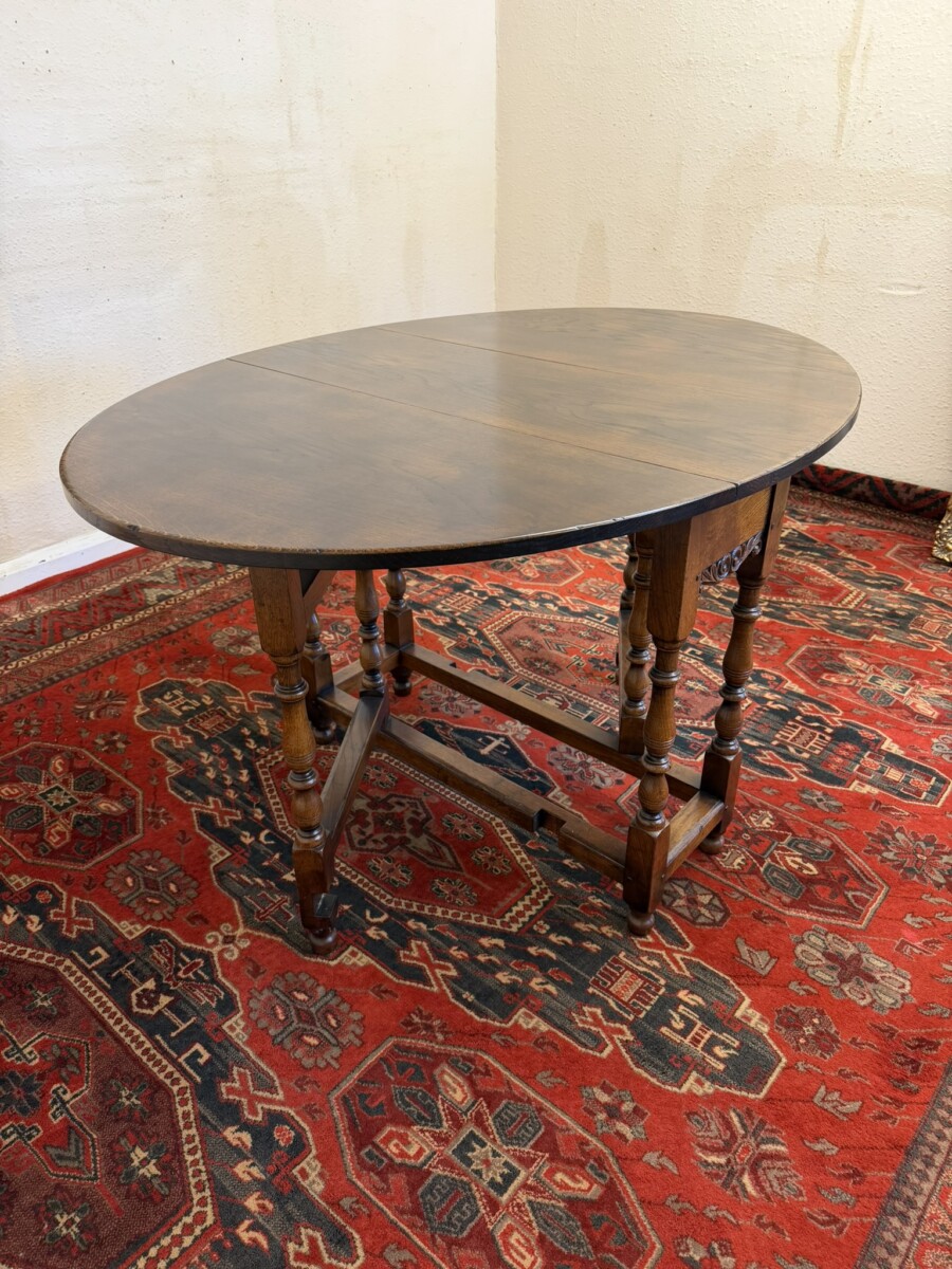 NEAT SIZED CARVED OAK GATE LEG TABLE - Image 6