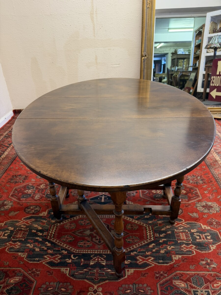 NEAT SIZED CARVED OAK GATE LEG TABLE - Image 7