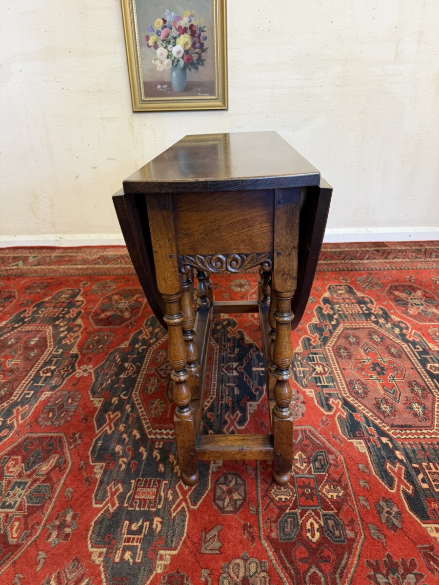 NEAT SIZED CARVED OAK GATE LEG TABLE - Image 8
