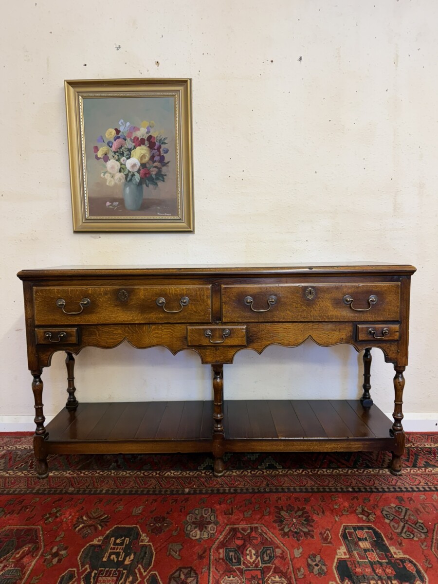 QUALITY OAK POT BOARD DRESSER/ SIDEBOARD