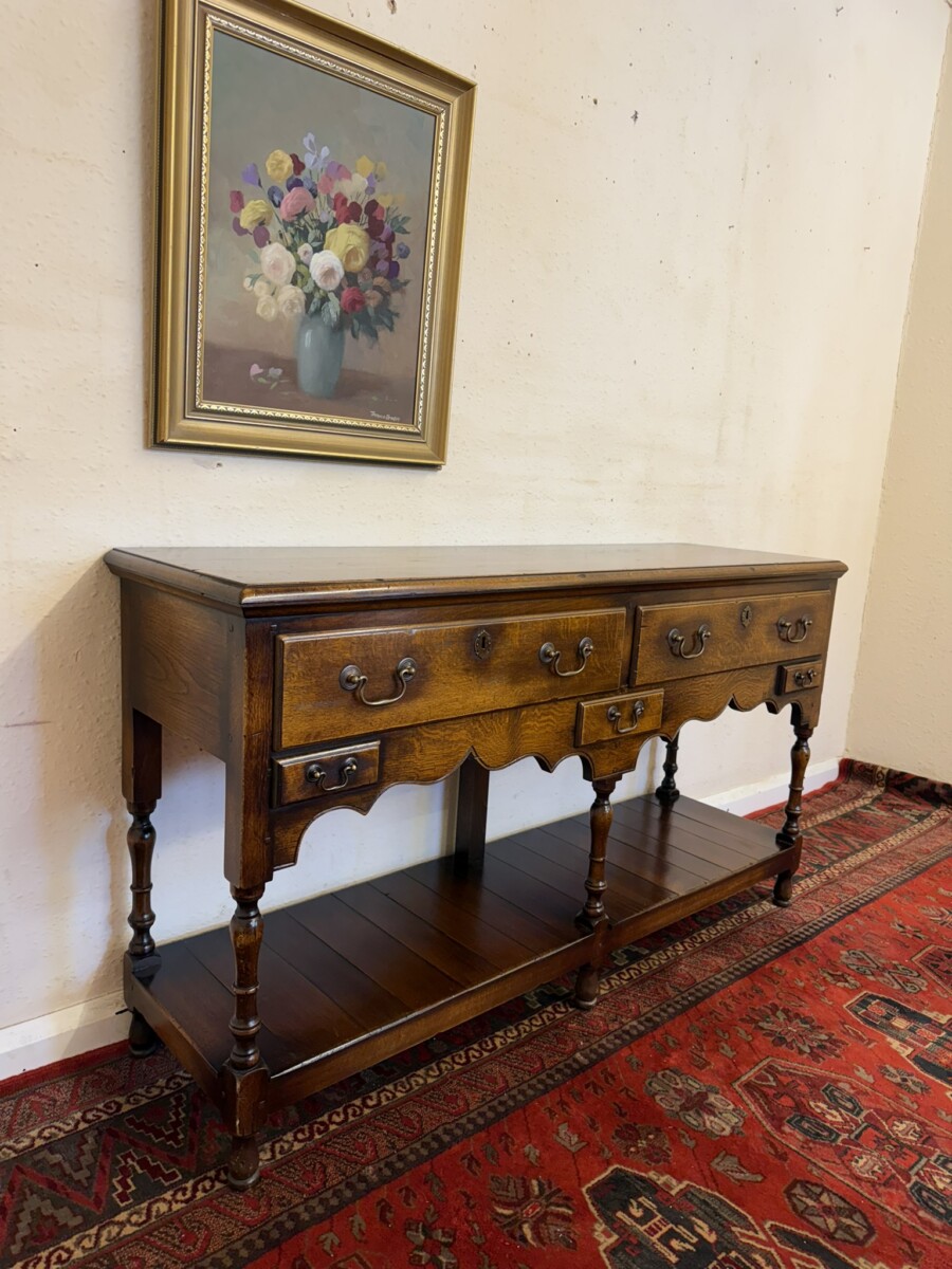 QUALITY OAK POT BOARD DRESSER/ SIDEBOARD - Image 3